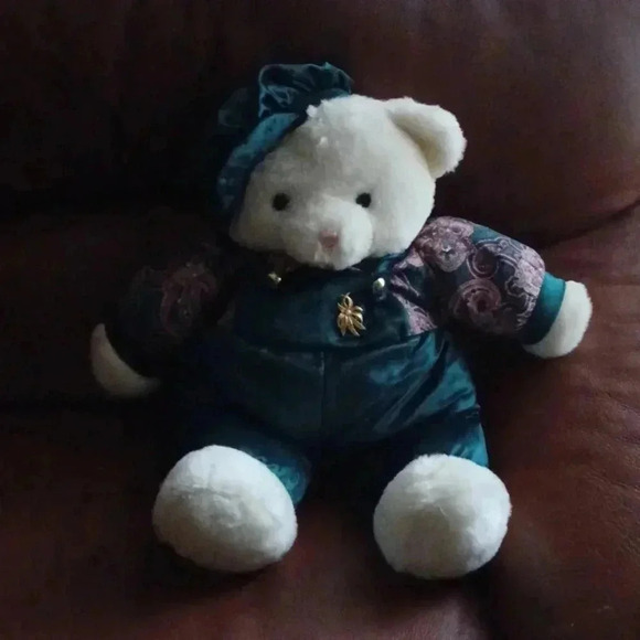 💙🌹Stuffed bear toy in green hat and  pants - Picture 3 of 7